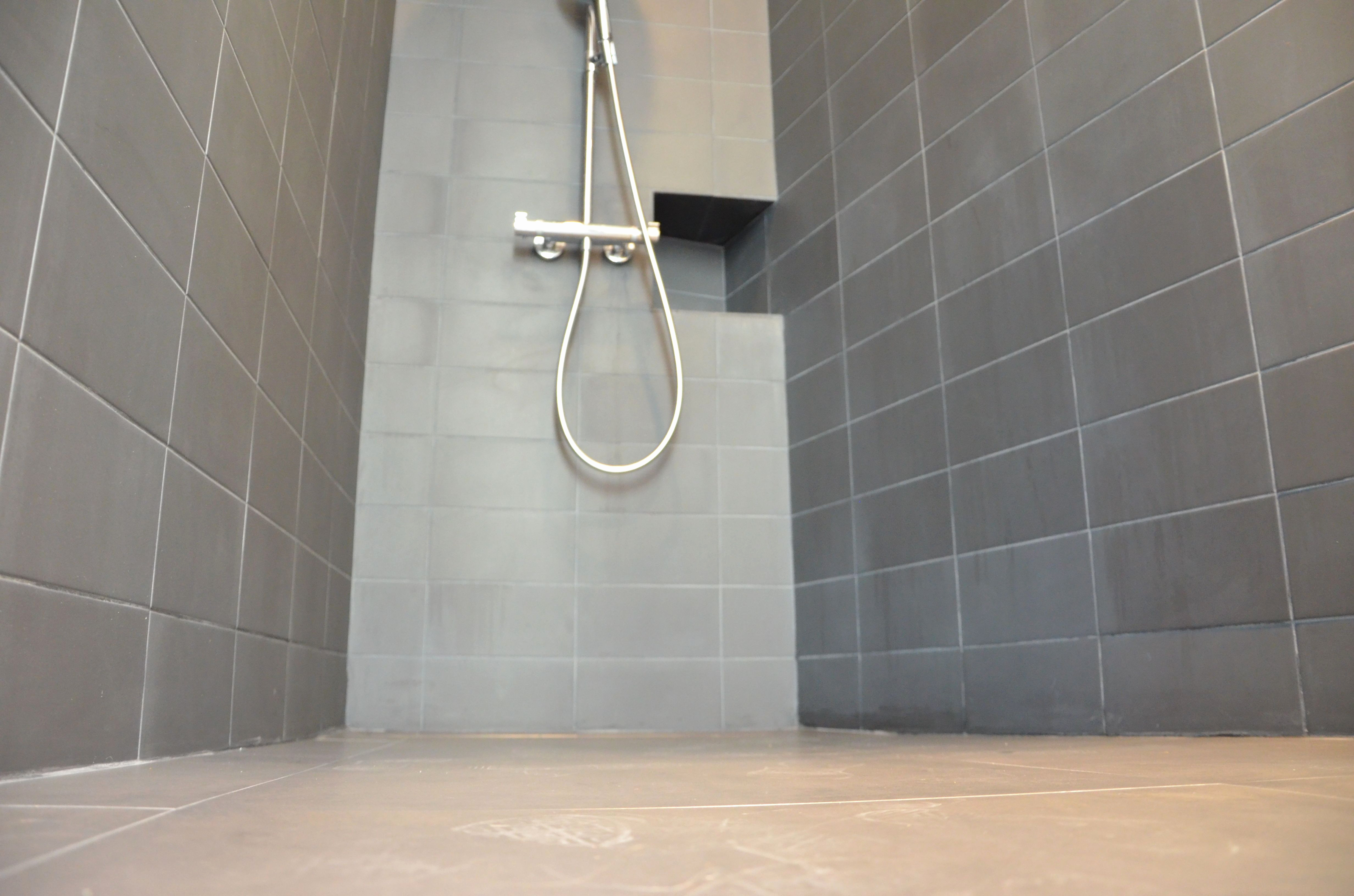 Carrelage blanc satiné