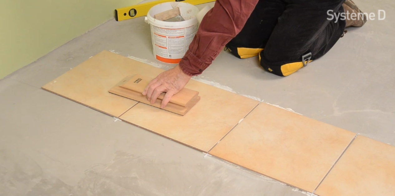 Coller du carrelage à la barbotine