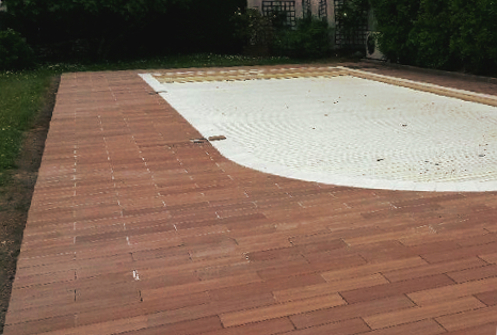 Carrelage aspect bois piscine