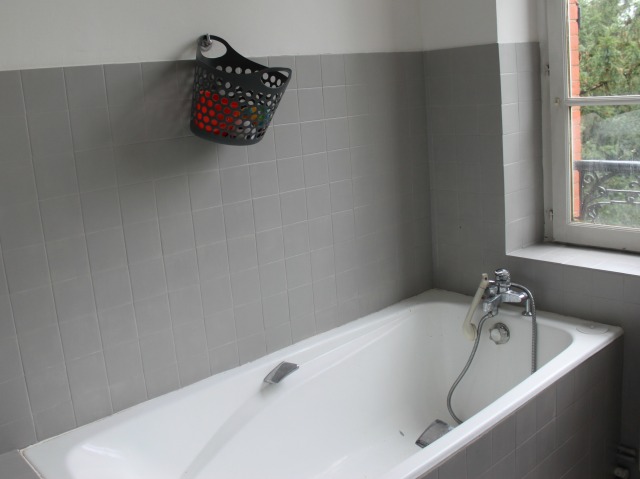 Carrelage salle de bain repeint