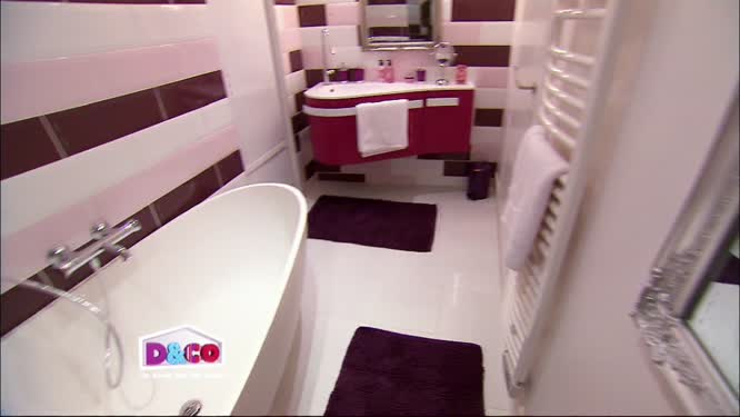 Carrelage salle de bain prune et blanc