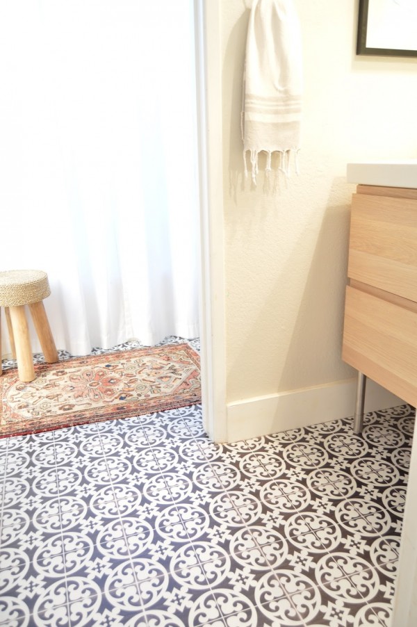 Carrelage adhesif au sol
