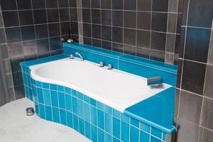 Carrelage bleu lagon