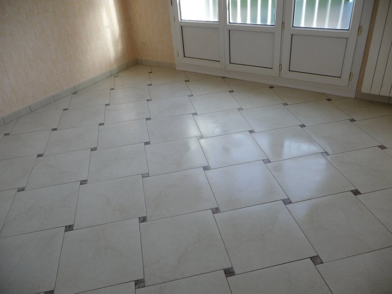 Carrelage a clipser mural