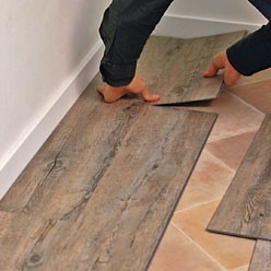 Lame vinyle a clipser imitation carrelage