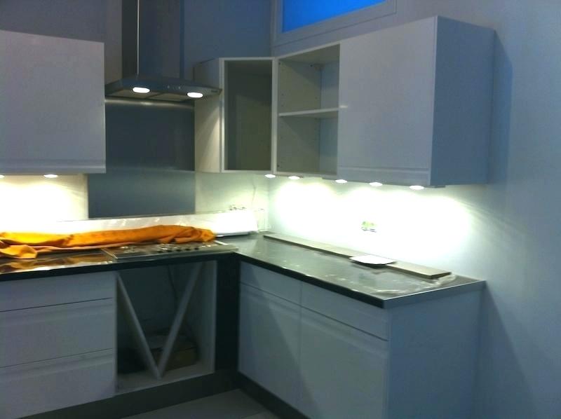 Installation spot sous meuble haut cuisine