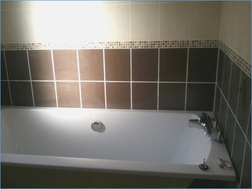Coller carrelage autour baignoire