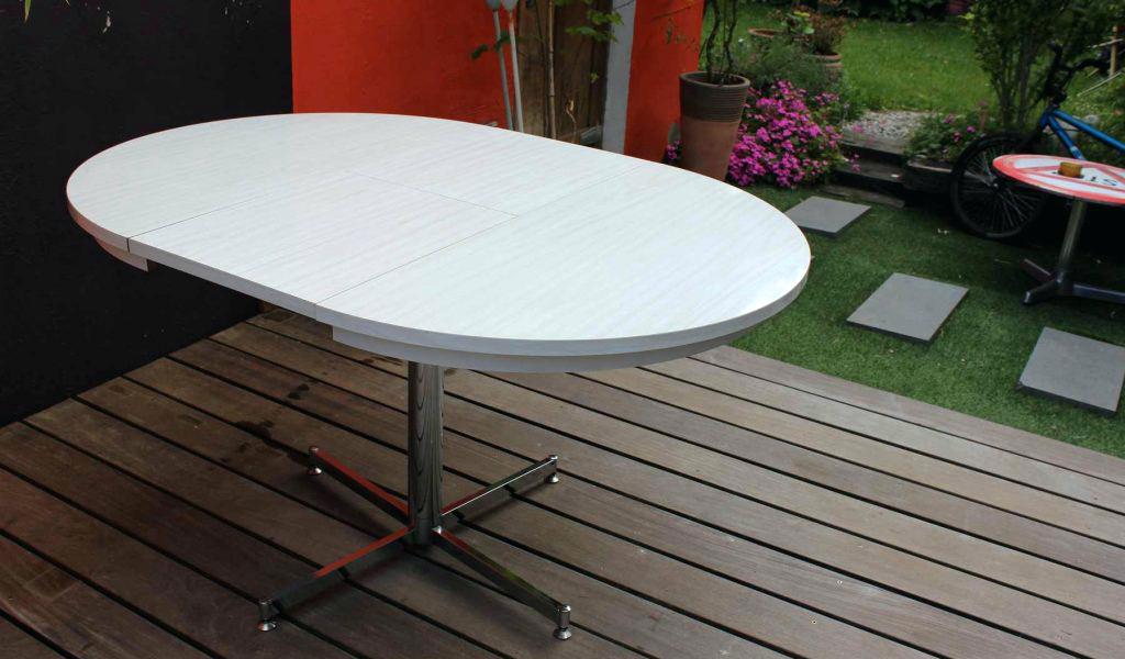 Table de cuisine ovale avec pied central