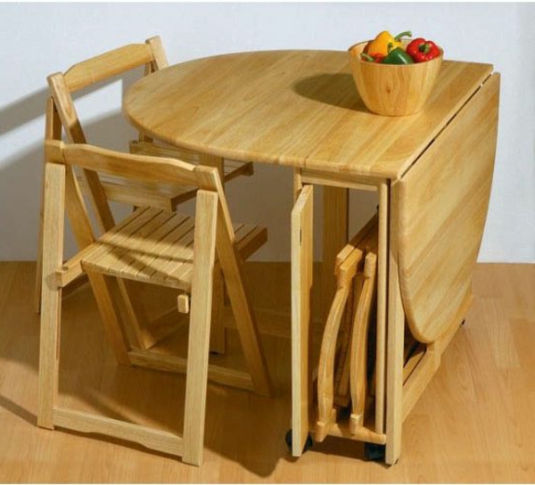 Petite table de cuisine en bois