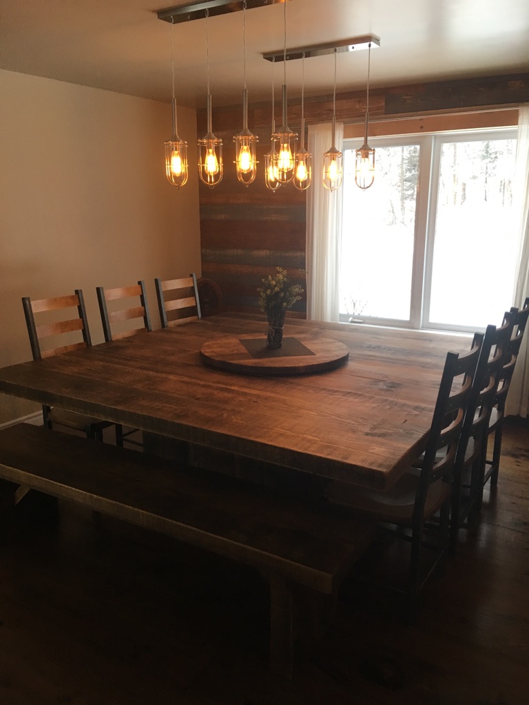 Table de cuisine en bois carré