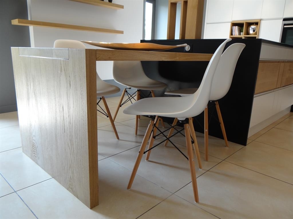 Table de cuisine en bois clair