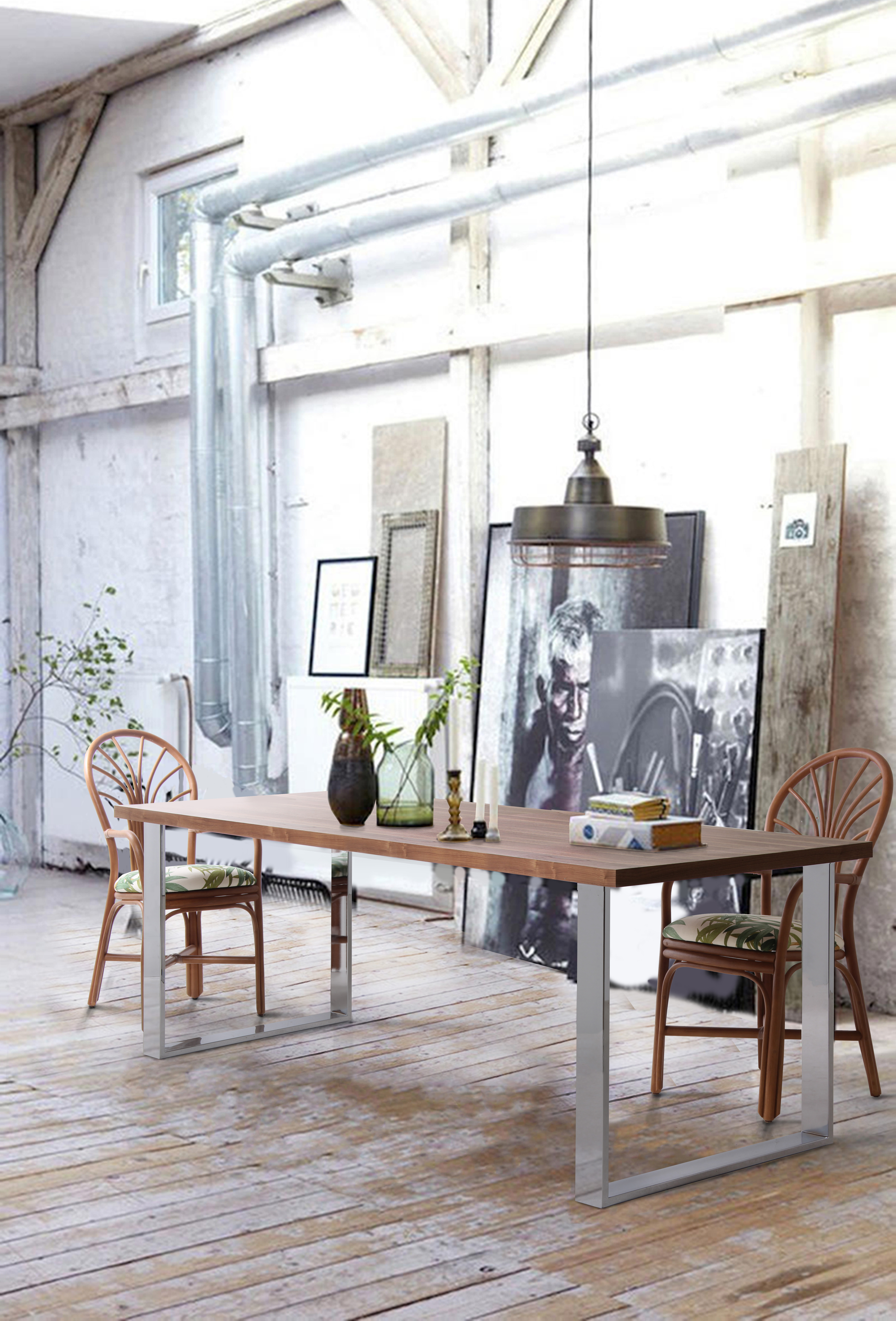 Table de cuisine en bois teinté