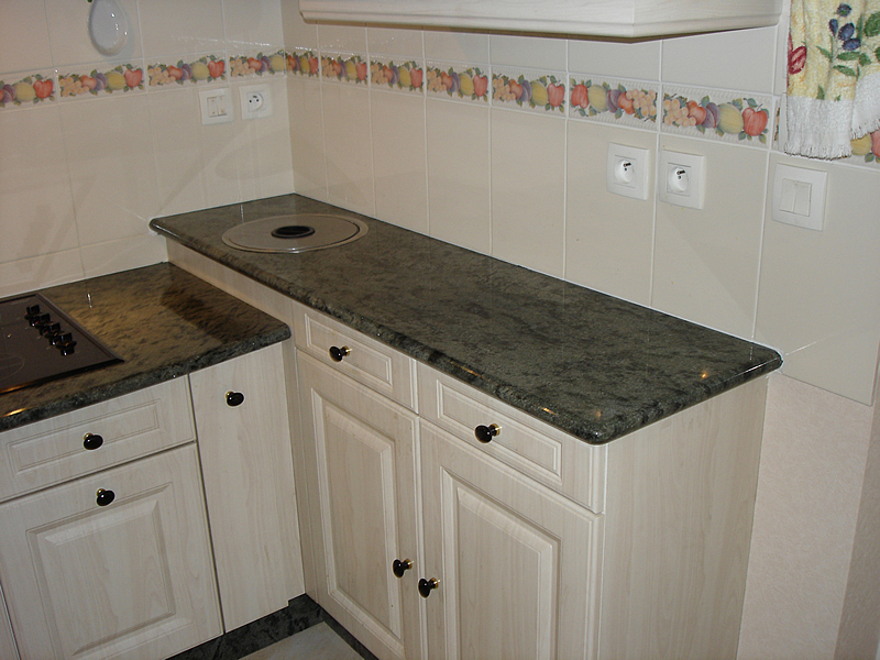 Plan de travail cuisine granit vert